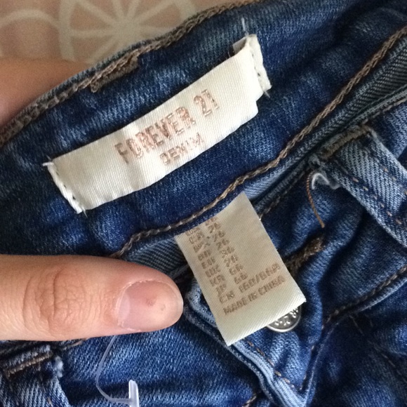 Ripped jeans - Picture 2 of 3